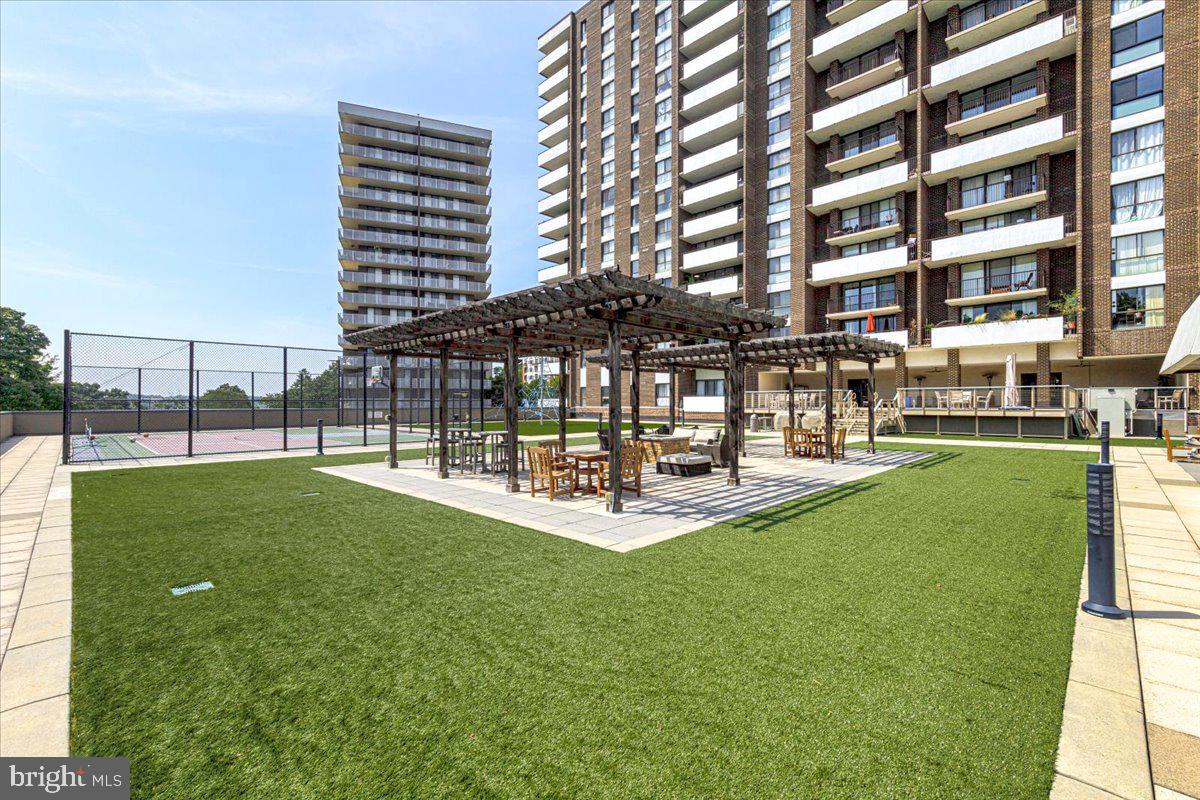 250 S Reynolds St #305