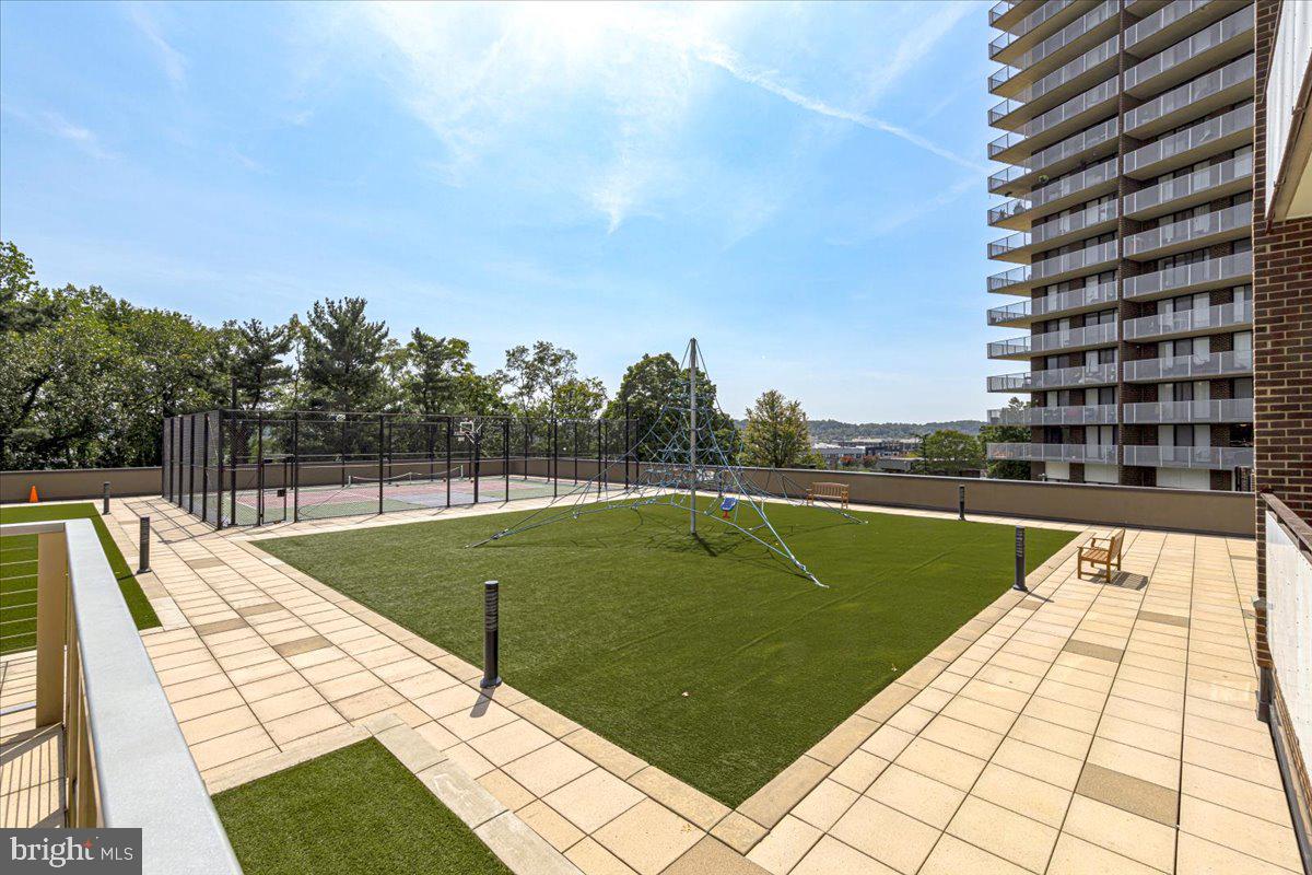 250 S Reynolds St #305