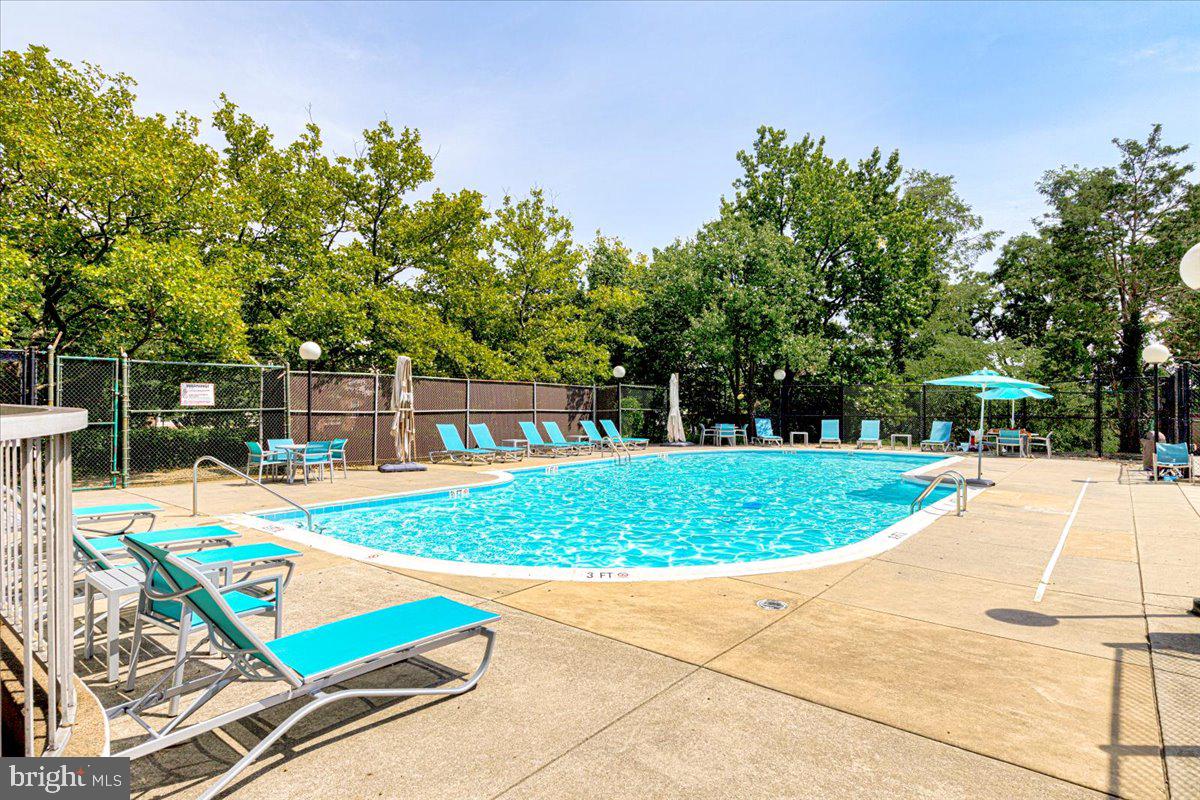 250 S Reynolds St #305