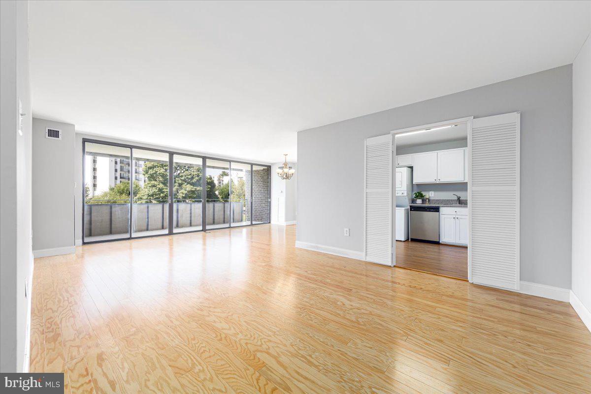 250 S Reynolds St #305