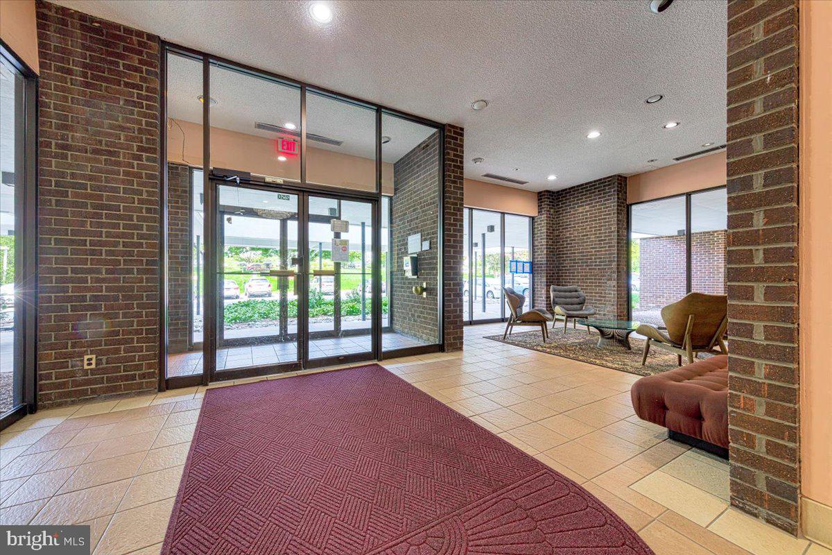 250 S Reynolds St #305