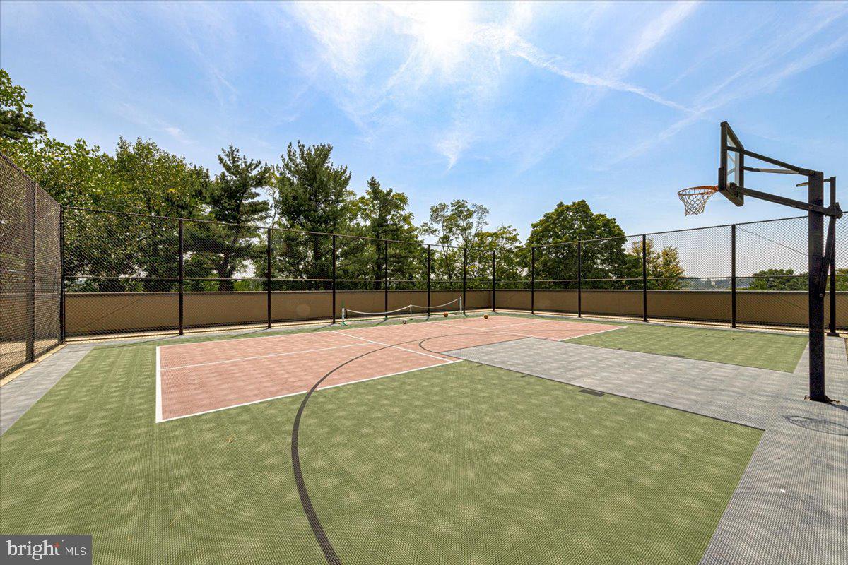 250 S Reynolds St #305