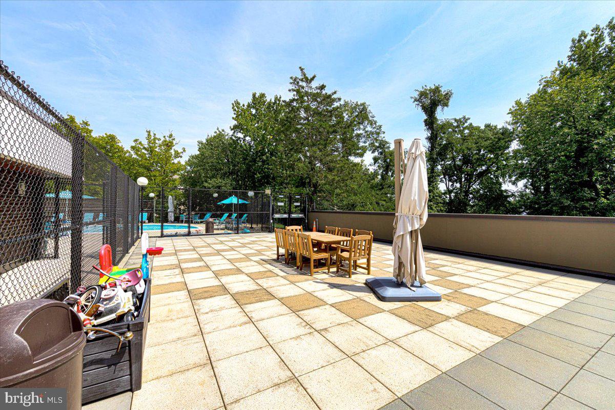 250 S Reynolds St #305