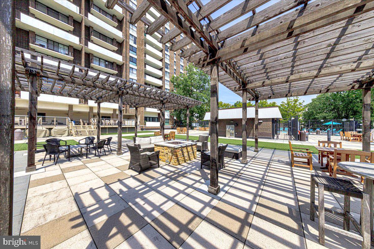 250 S Reynolds St #305