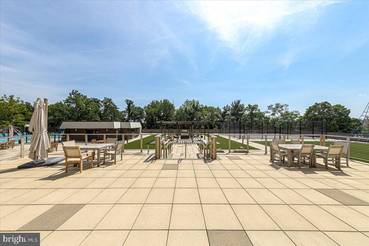 250 S Reynolds St #305