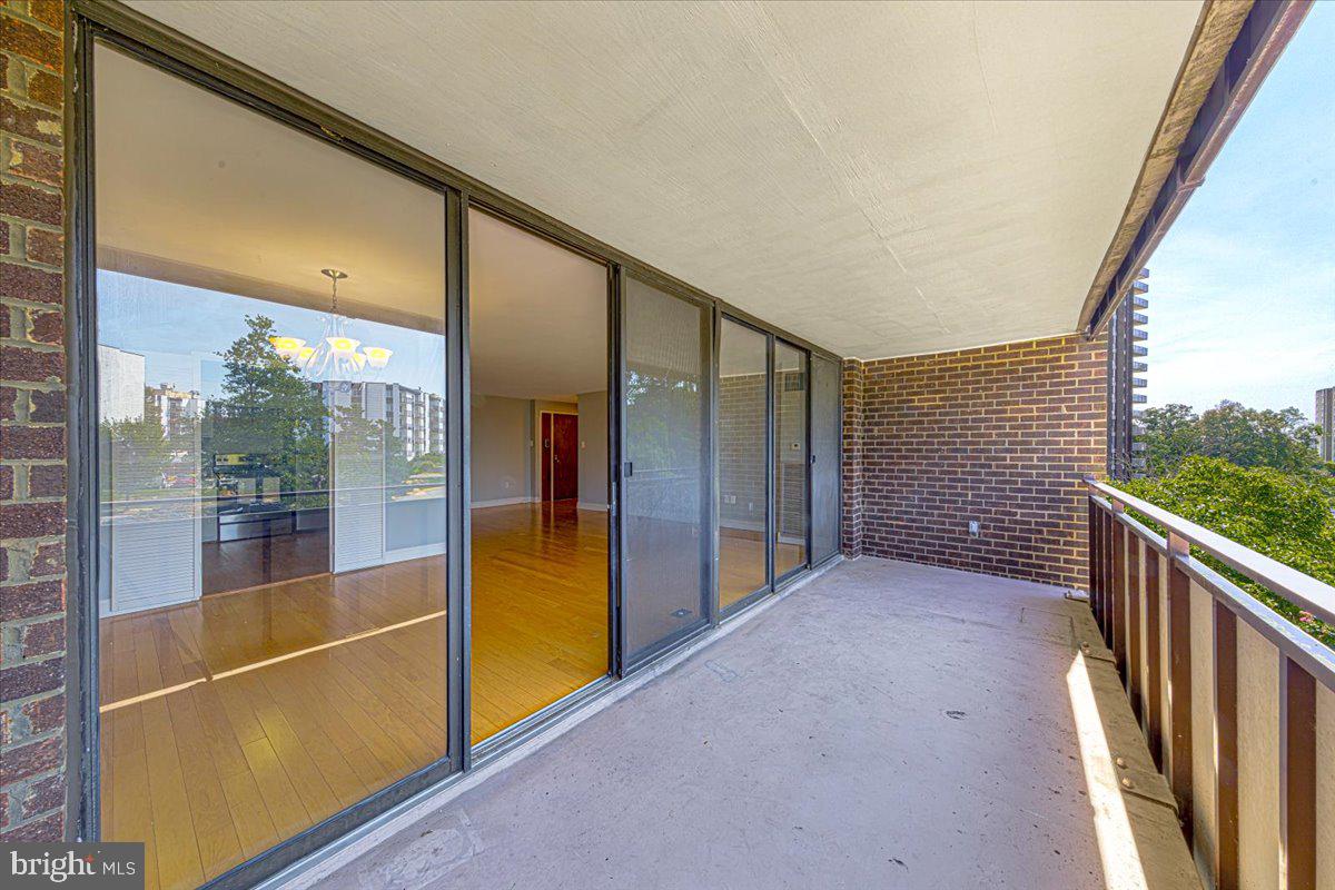 250 S Reynolds St #305