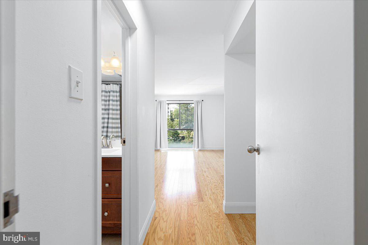 250 S Reynolds St #305