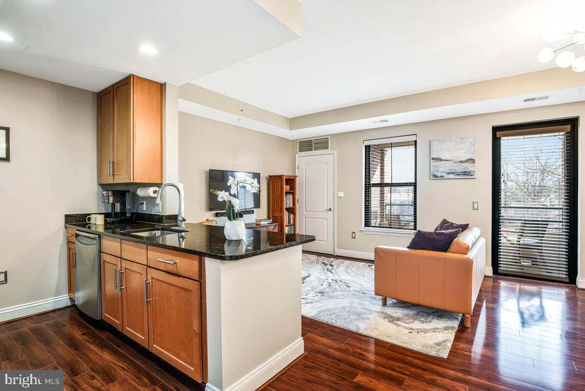 1111 Oronoco St #340