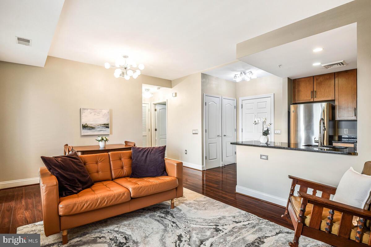 1111 Oronoco St #340