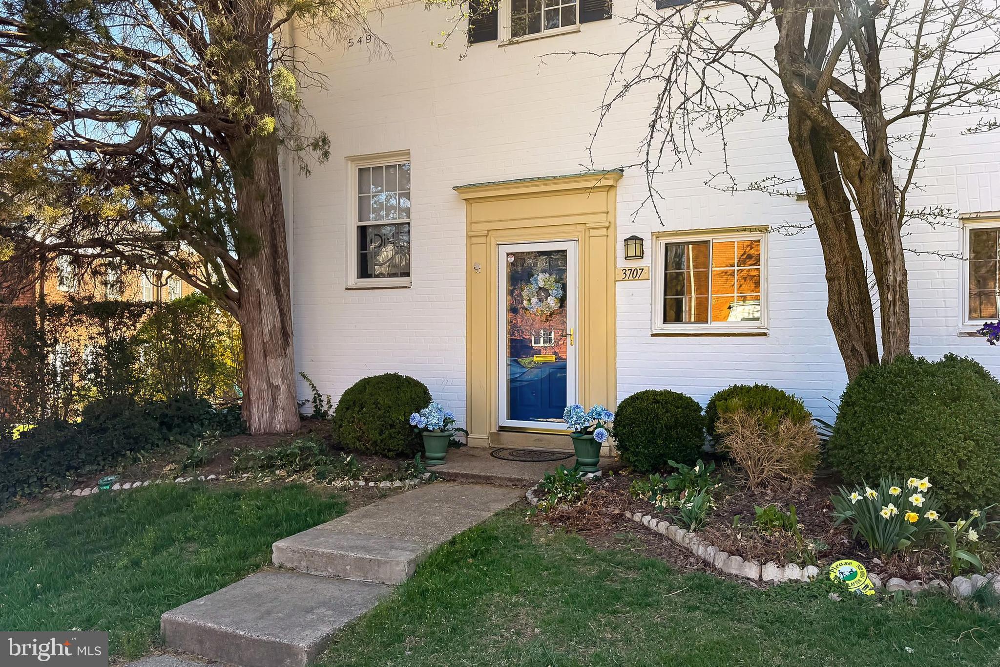 3707 Lyons Ln