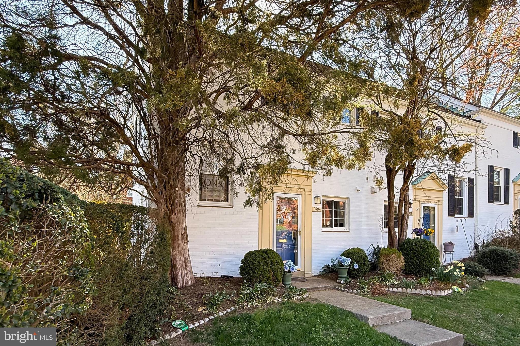 3707 Lyons Ln