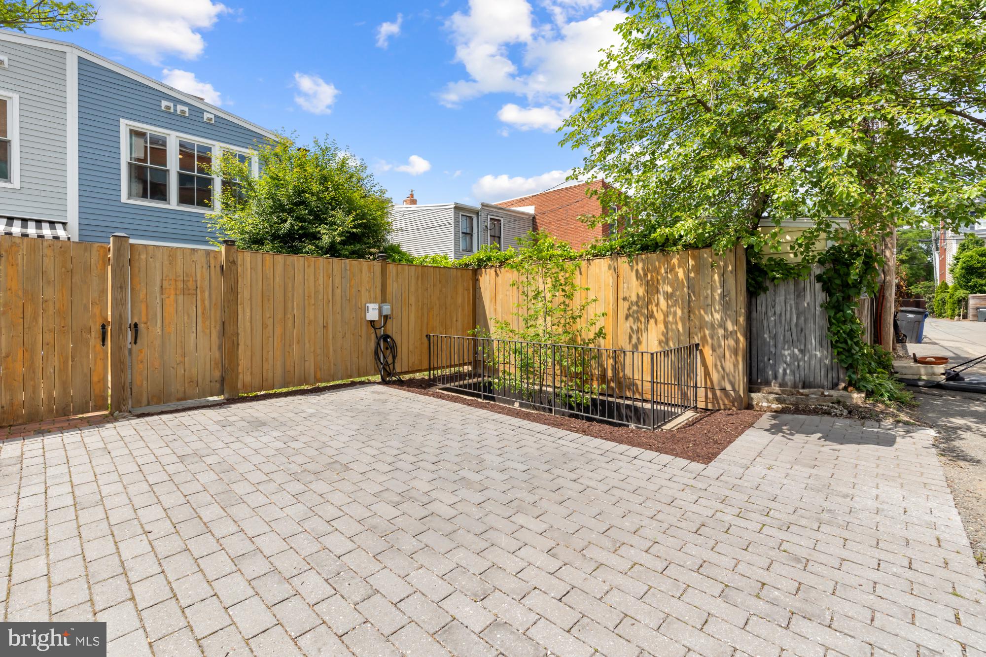 613 N Columbus Street