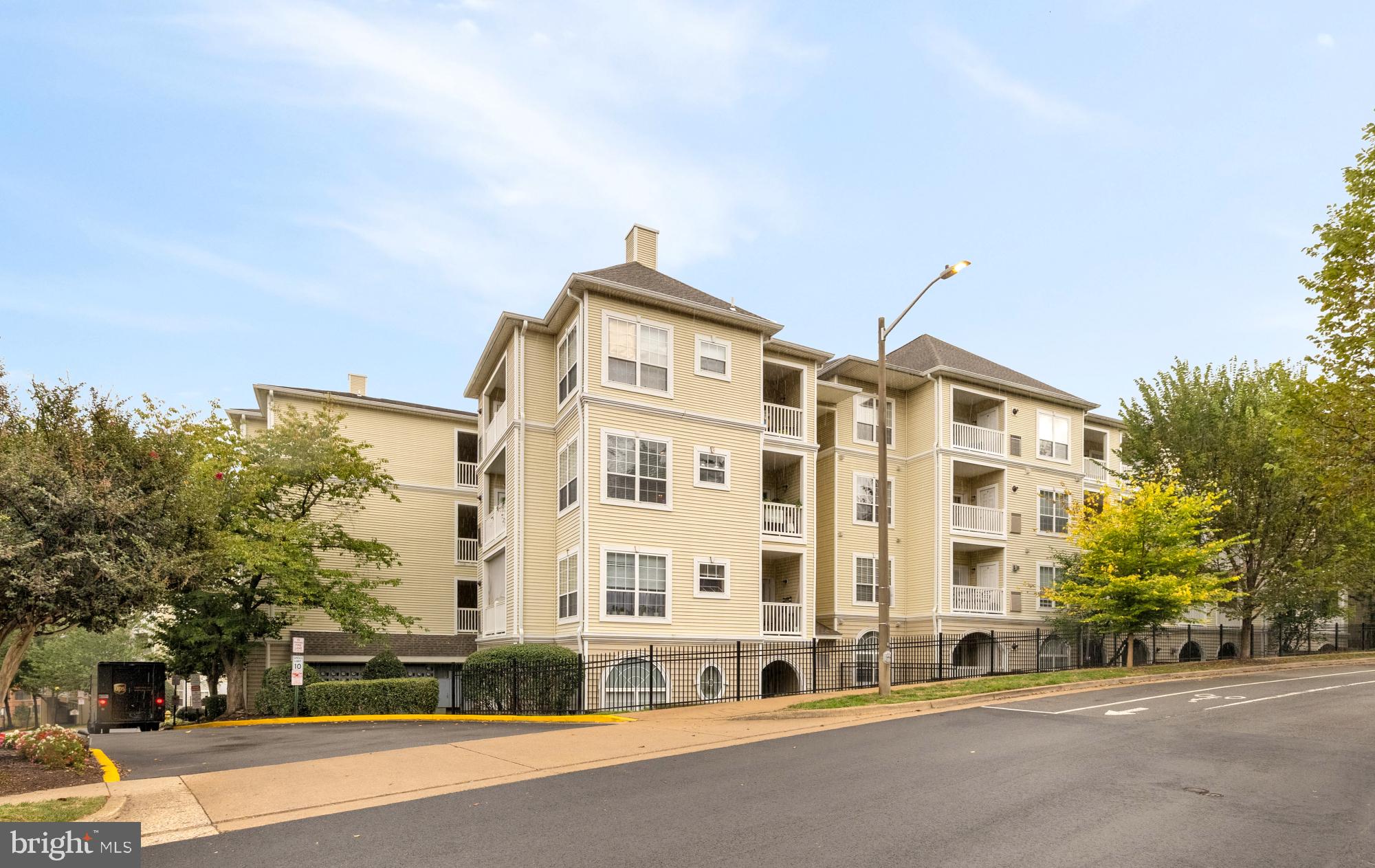 4560 STRUTFIELD LANE 1203