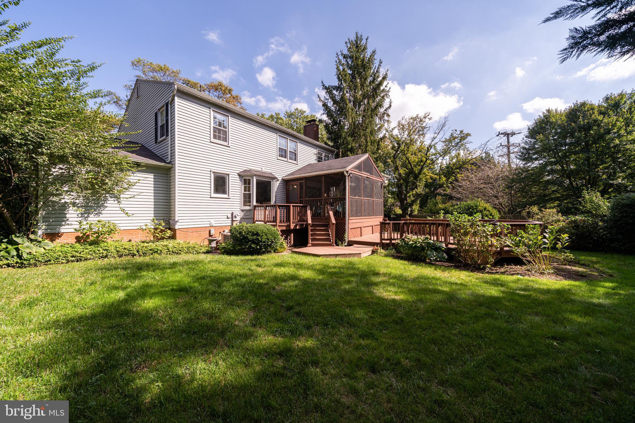 504 Woodland Ct NW