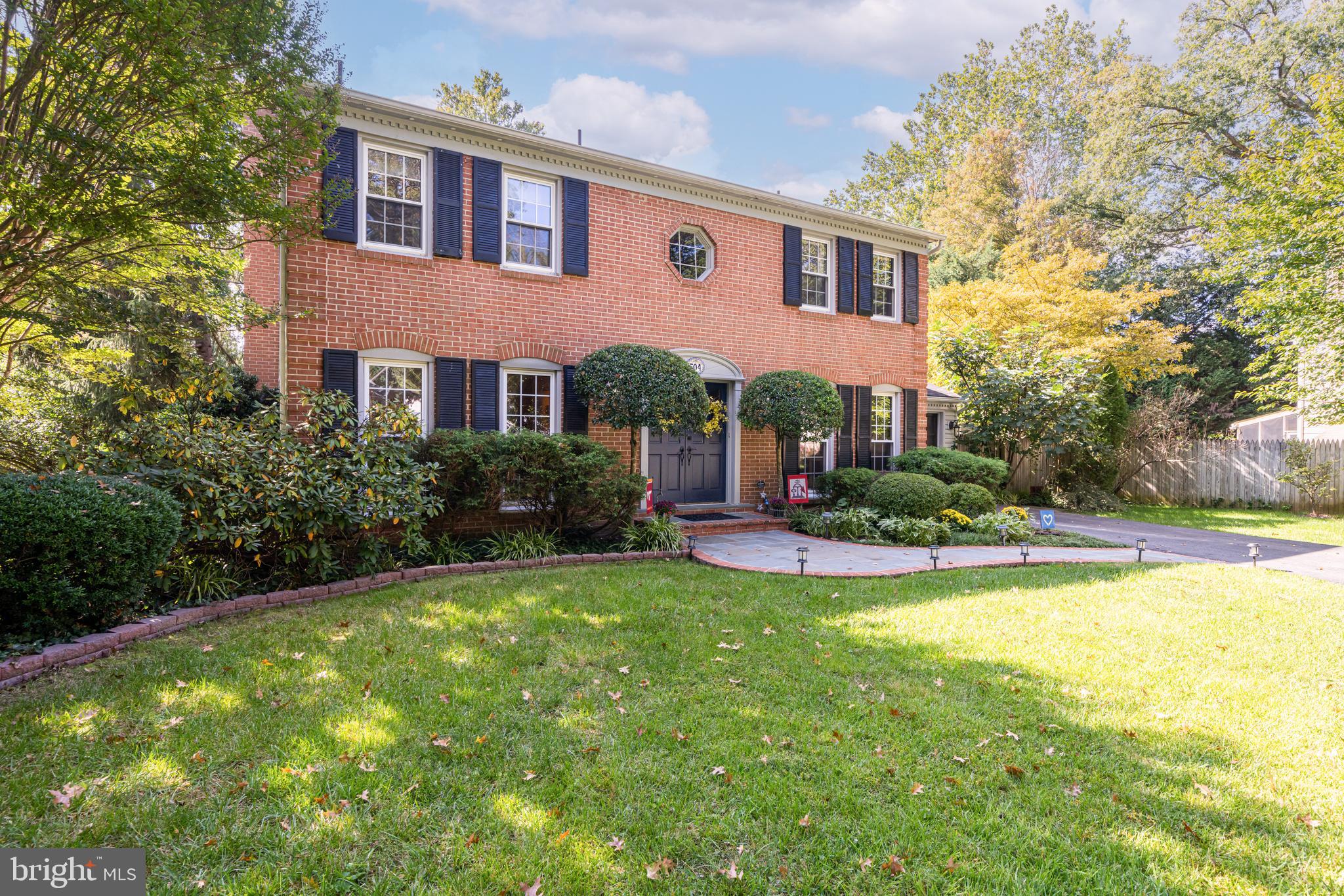 504 Woodland Ct NW