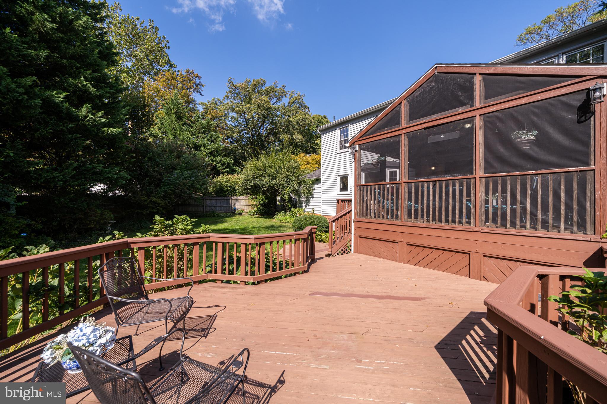 504 Woodland Ct NW