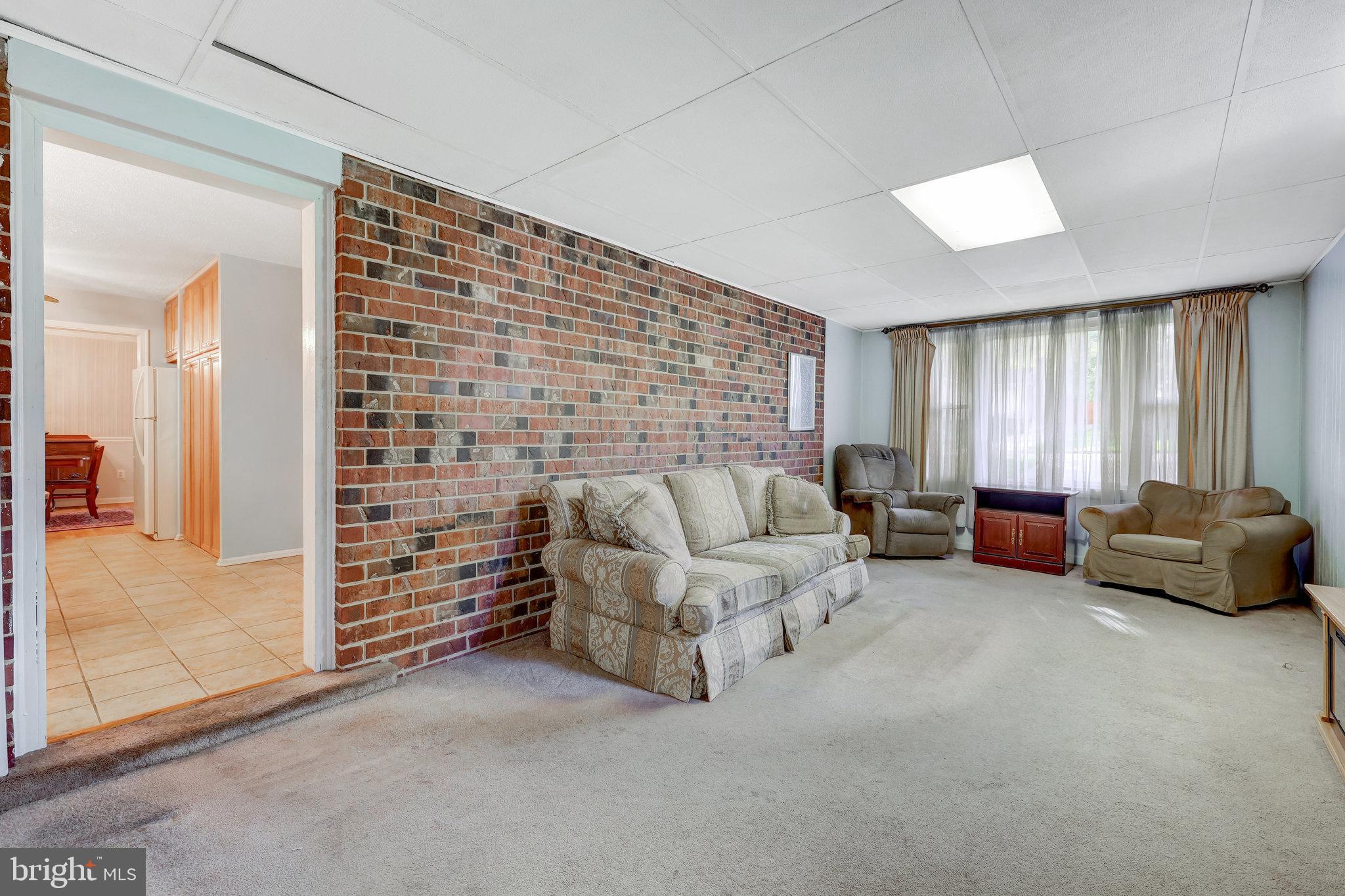 5376 Gainsborough Dr
