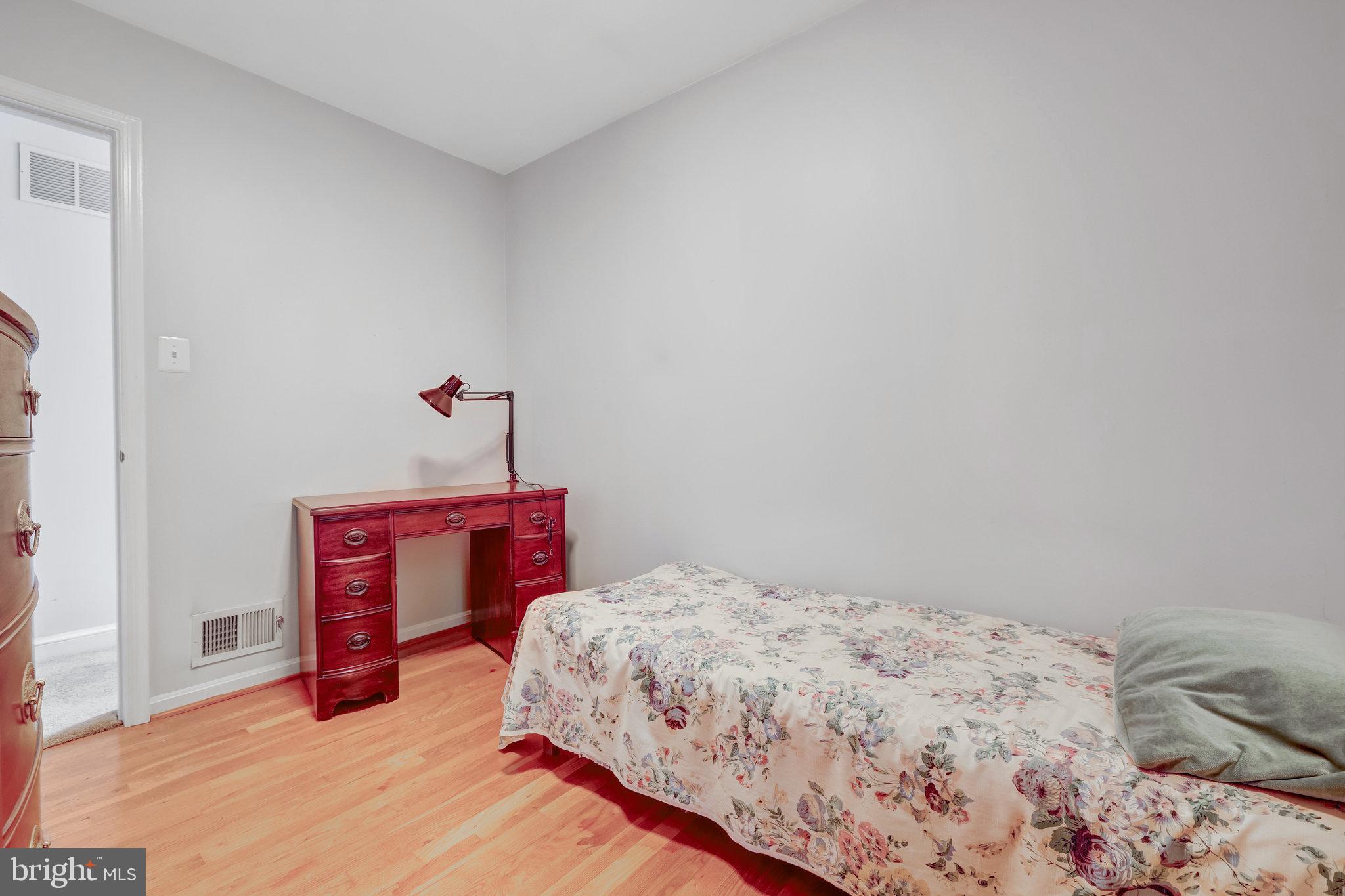 5376 Gainsborough Dr