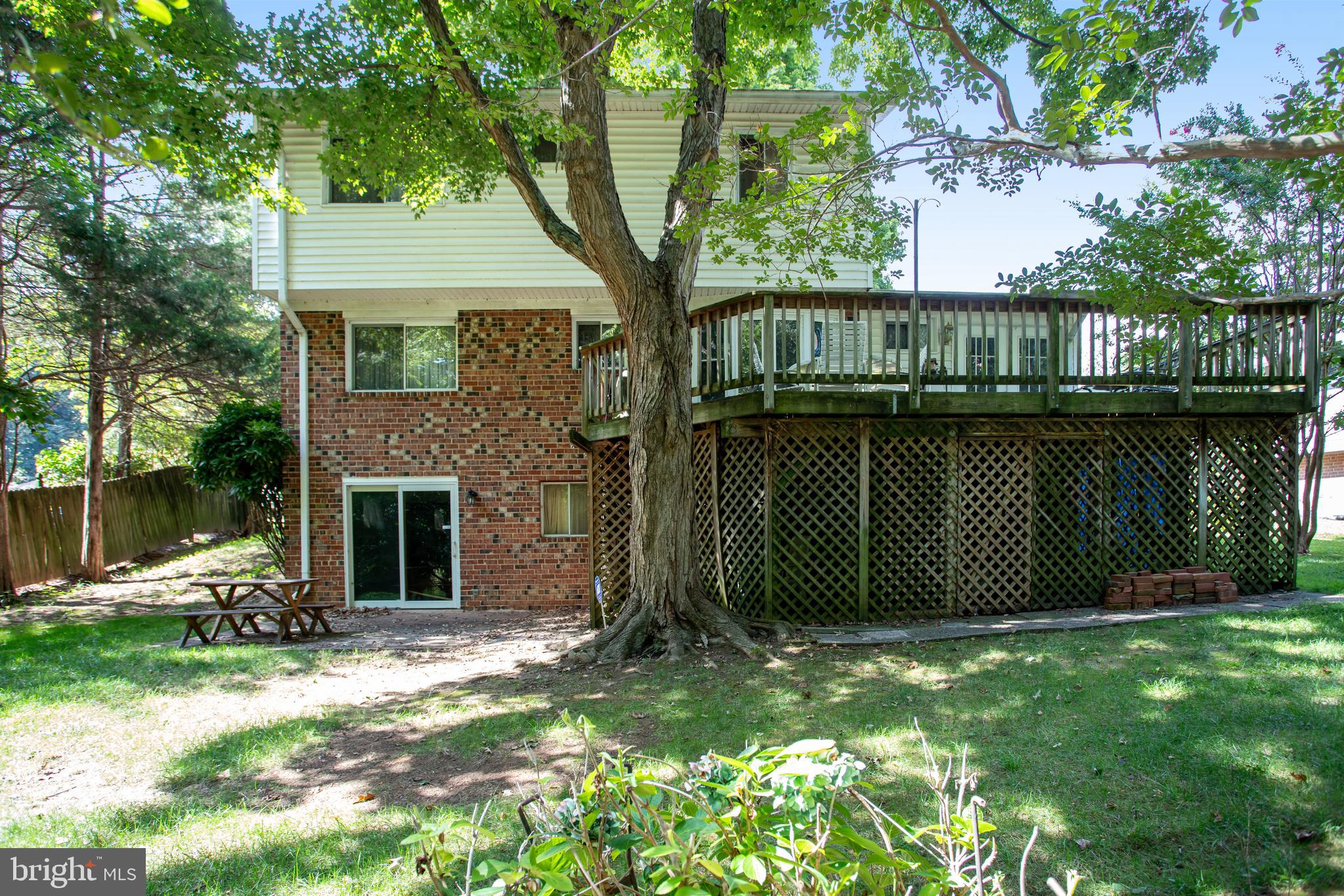 5376 Gainsborough Dr