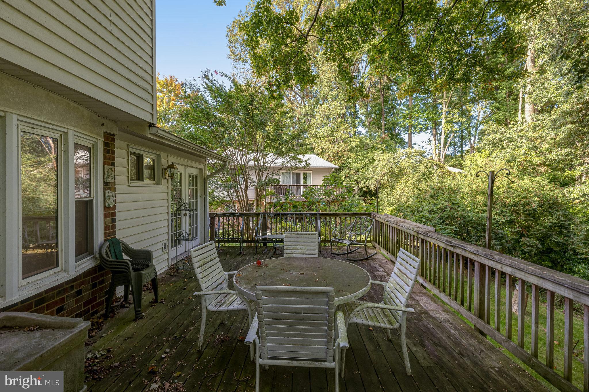 5376 Gainsborough Dr