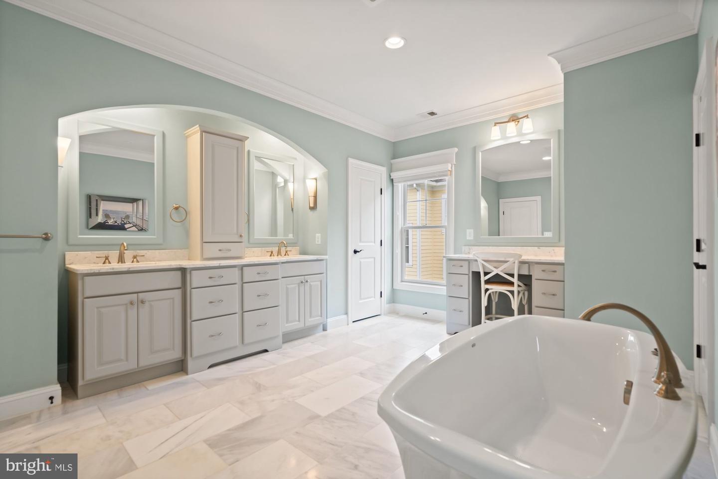 445 Orchard St NW