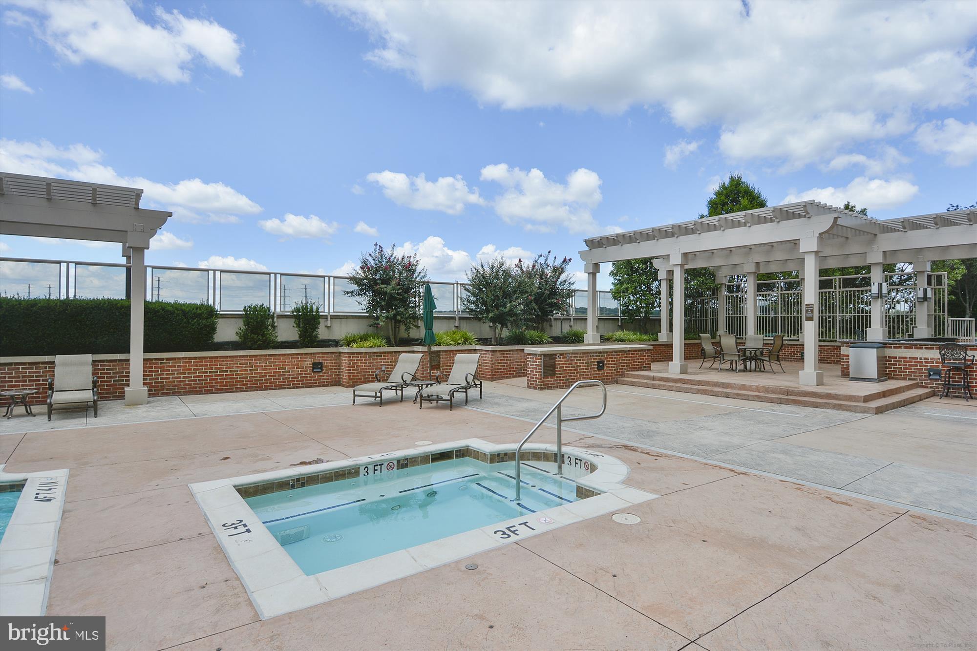 2451 MIDTOWN AVENUE 1323