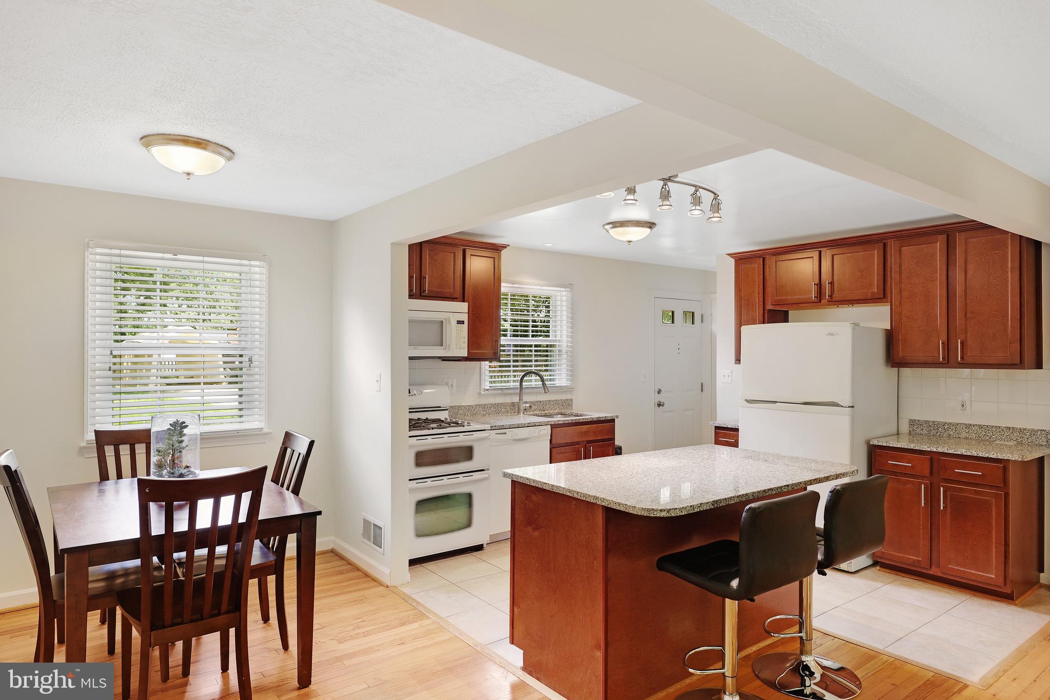 5726 N KINGS HIGHWAY