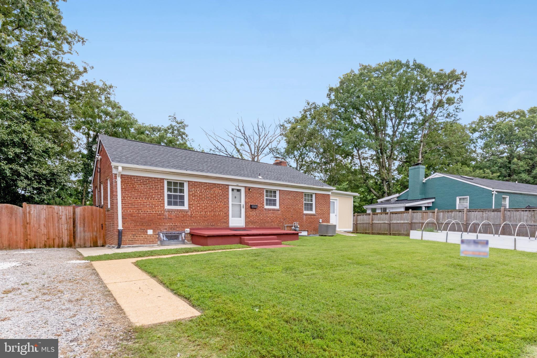 5726 N KINGS HIGHWAY