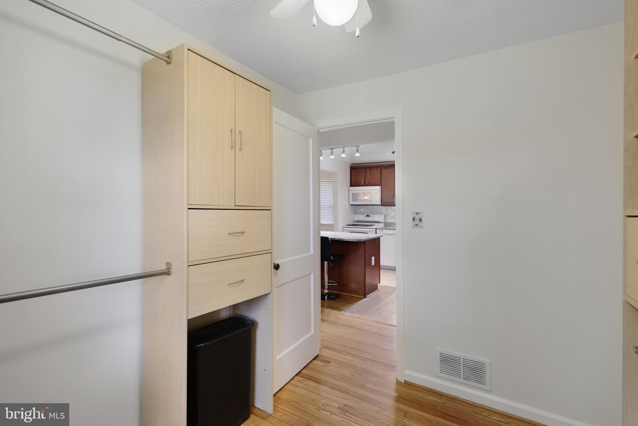 5726 N KINGS HIGHWAY