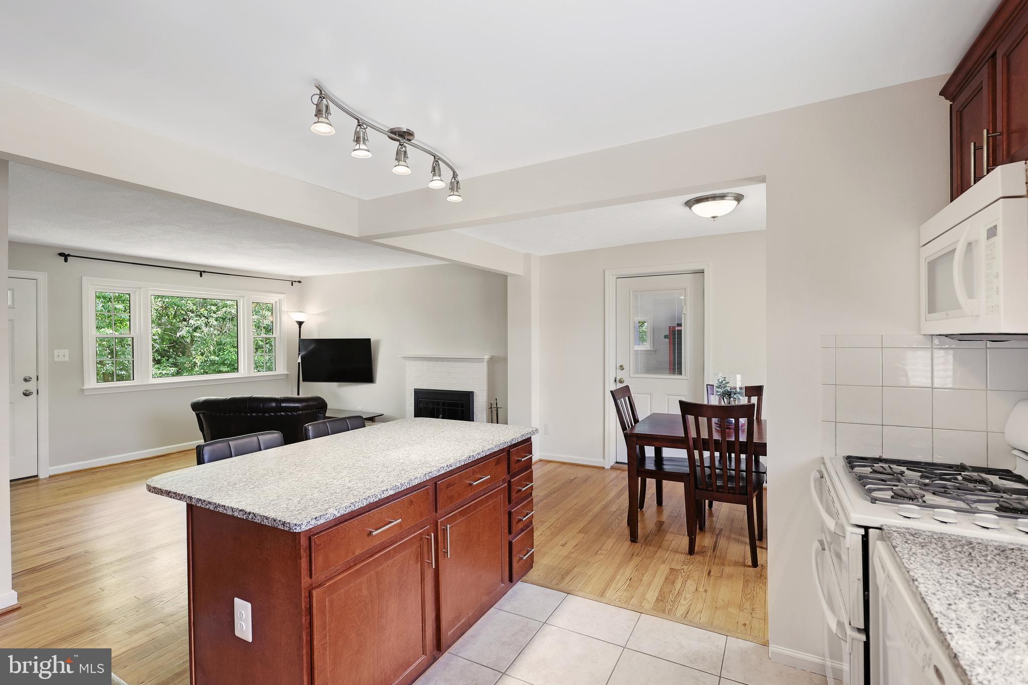 5726 N KINGS HIGHWAY