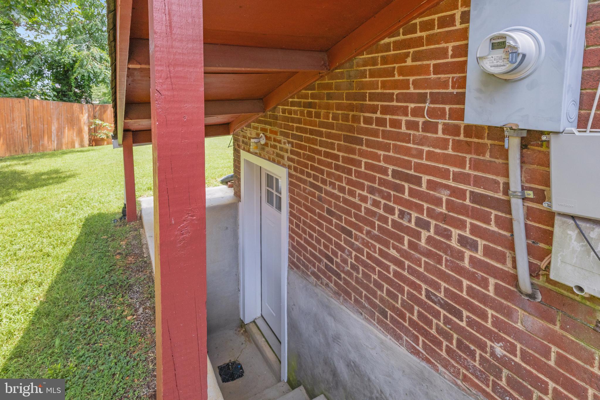 5726 N KINGS HIGHWAY