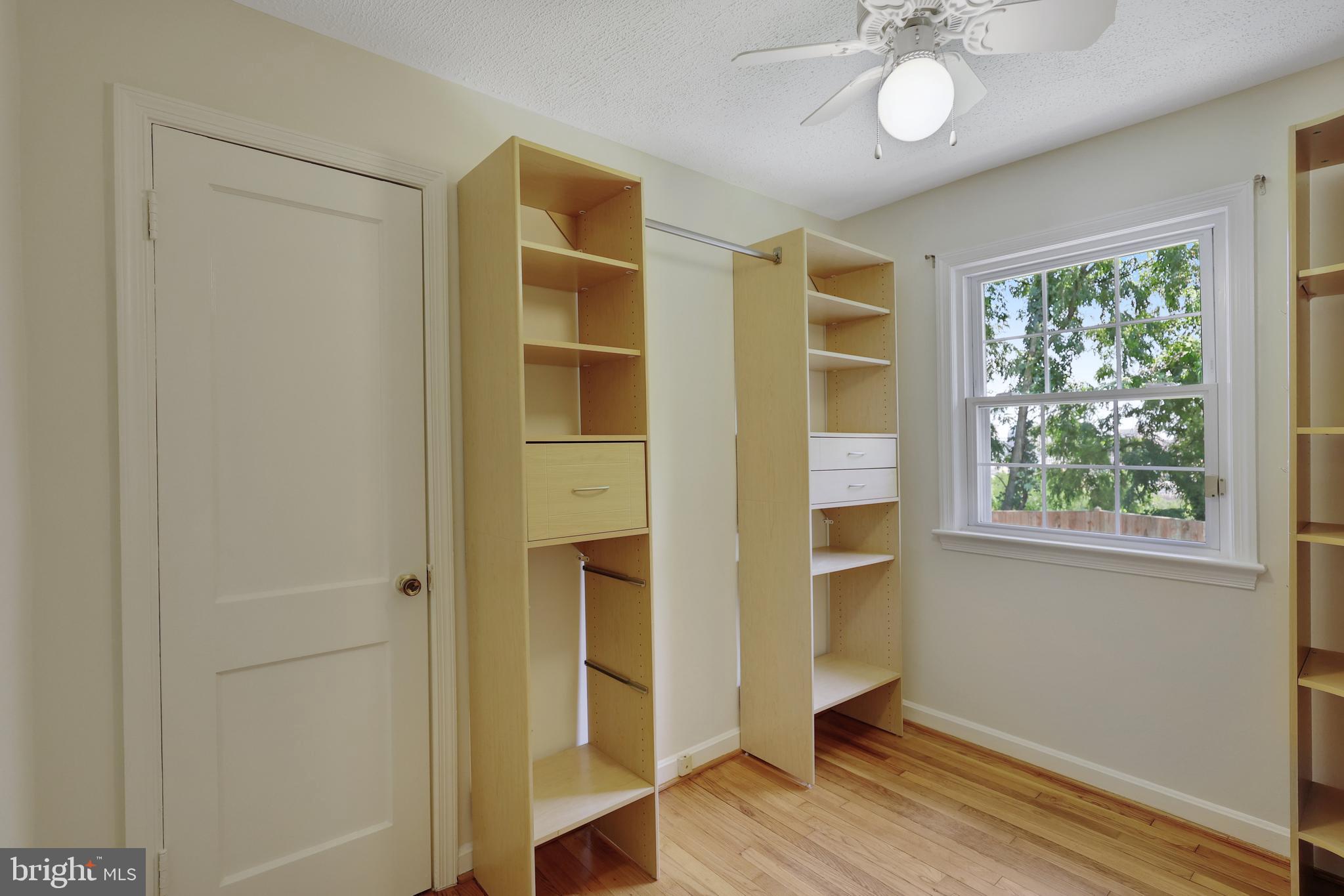 5726 N KINGS HIGHWAY