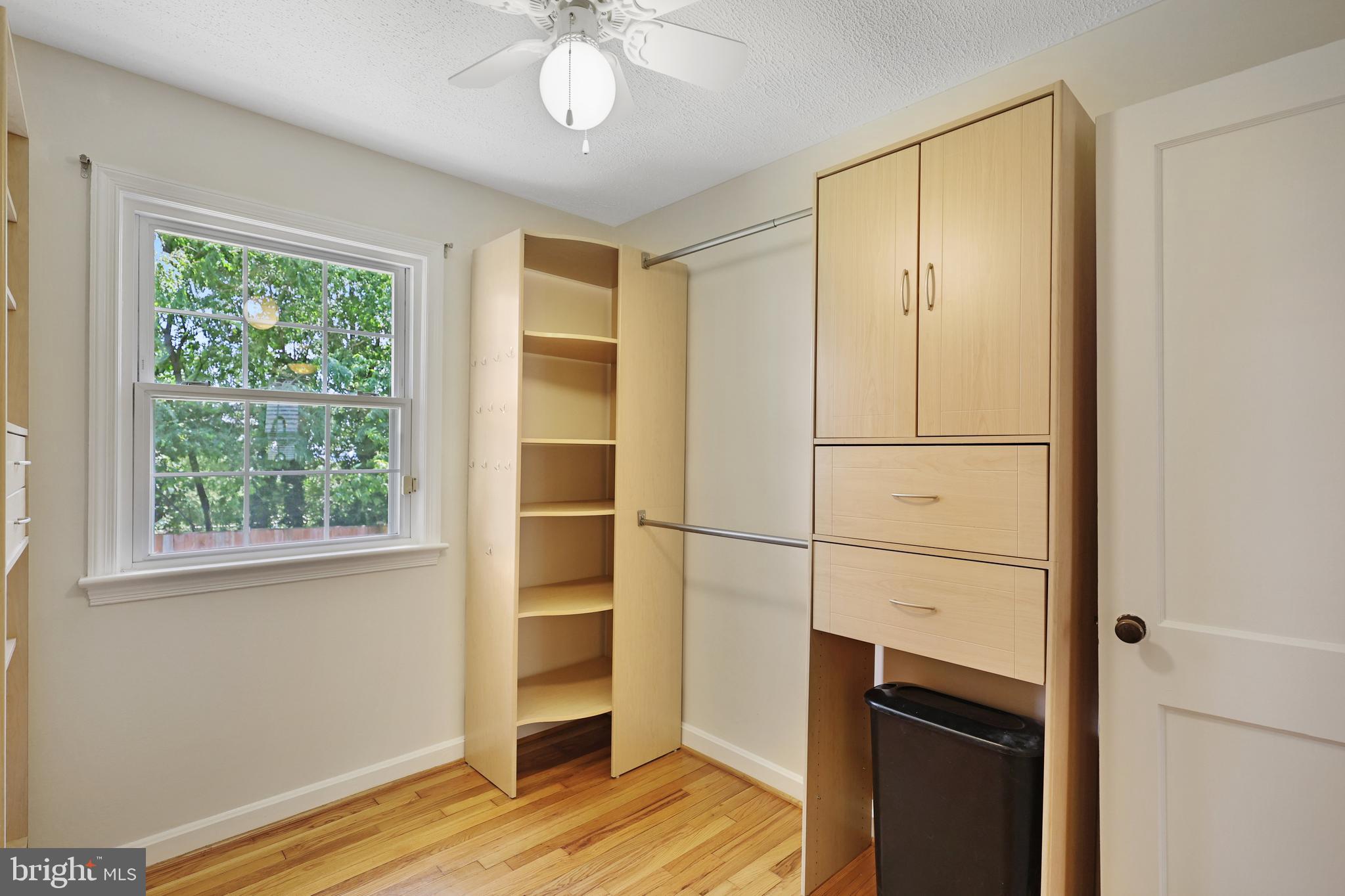 5726 N KINGS HIGHWAY