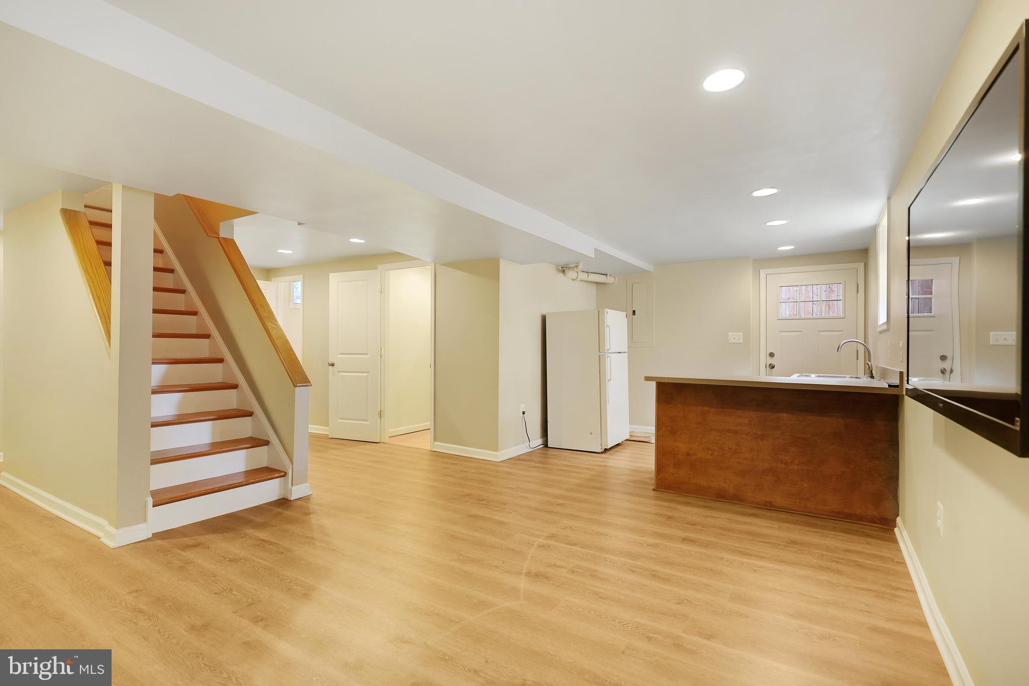 5726 N KINGS HIGHWAY