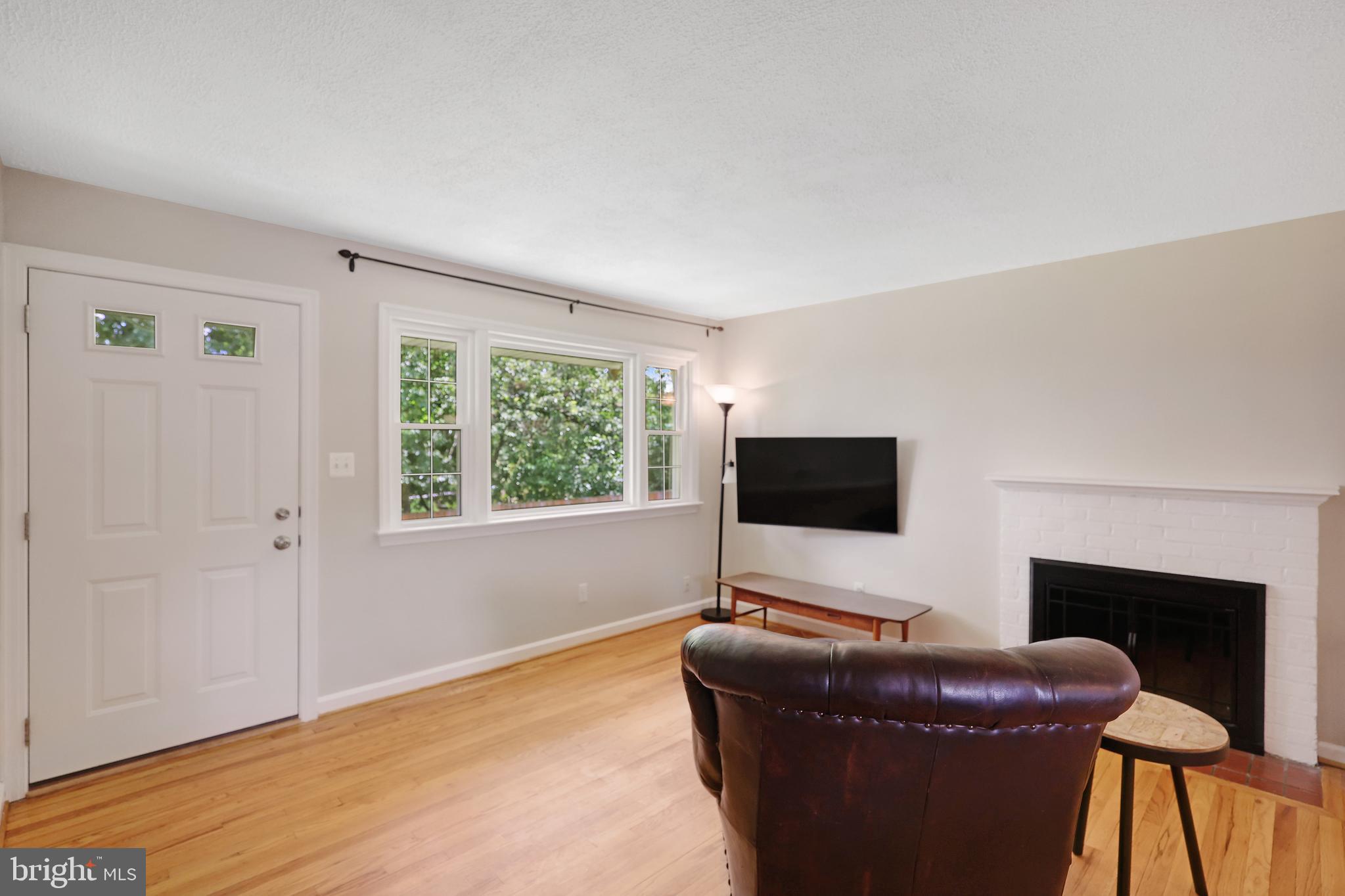 5726 N KINGS HIGHWAY