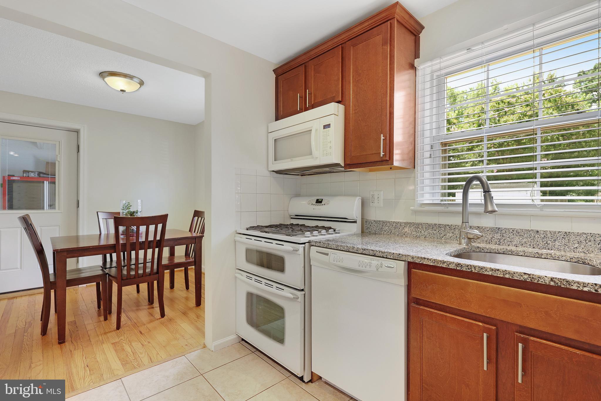 5726 N KINGS HIGHWAY