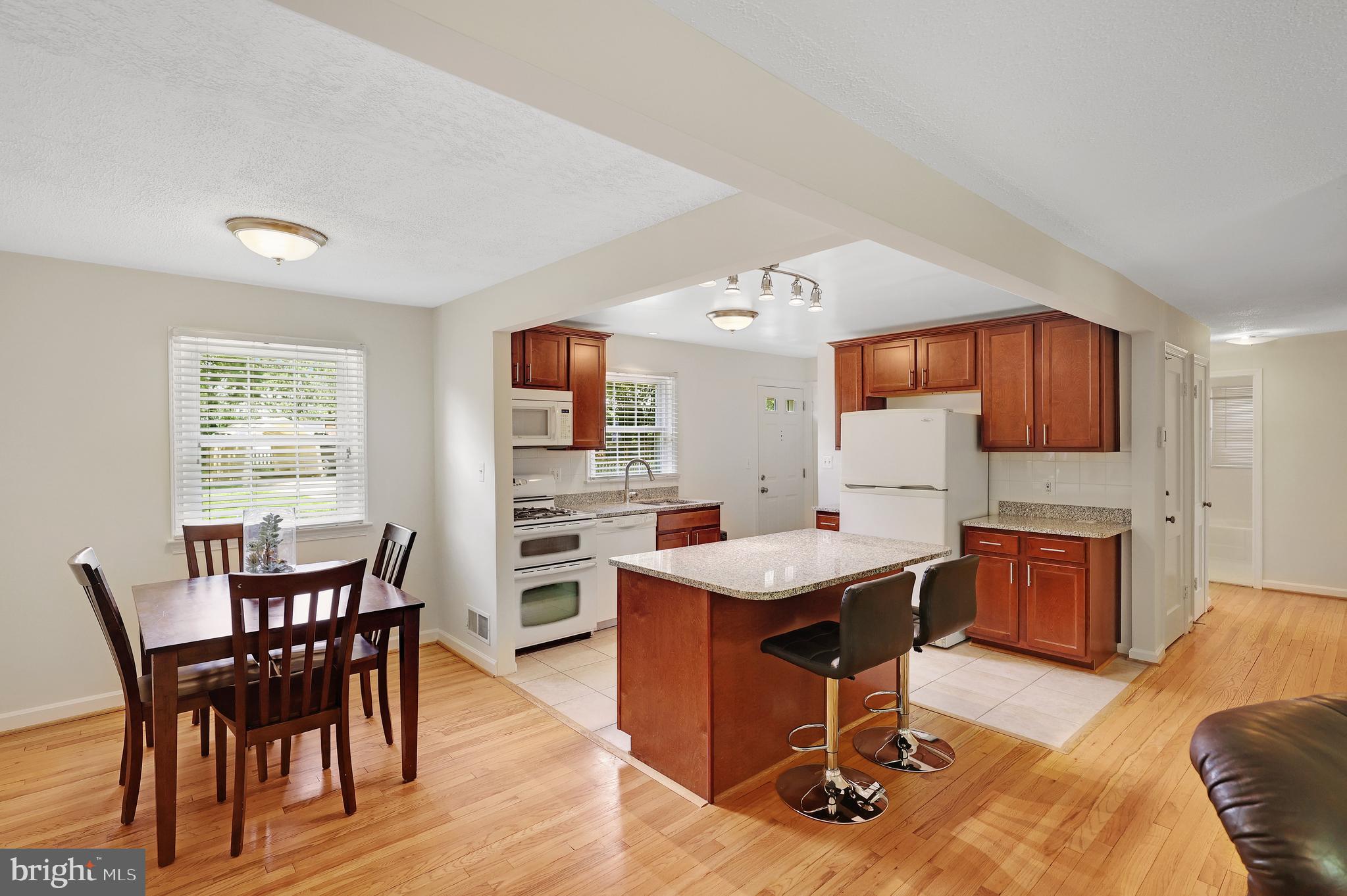 5726 N KINGS HIGHWAY