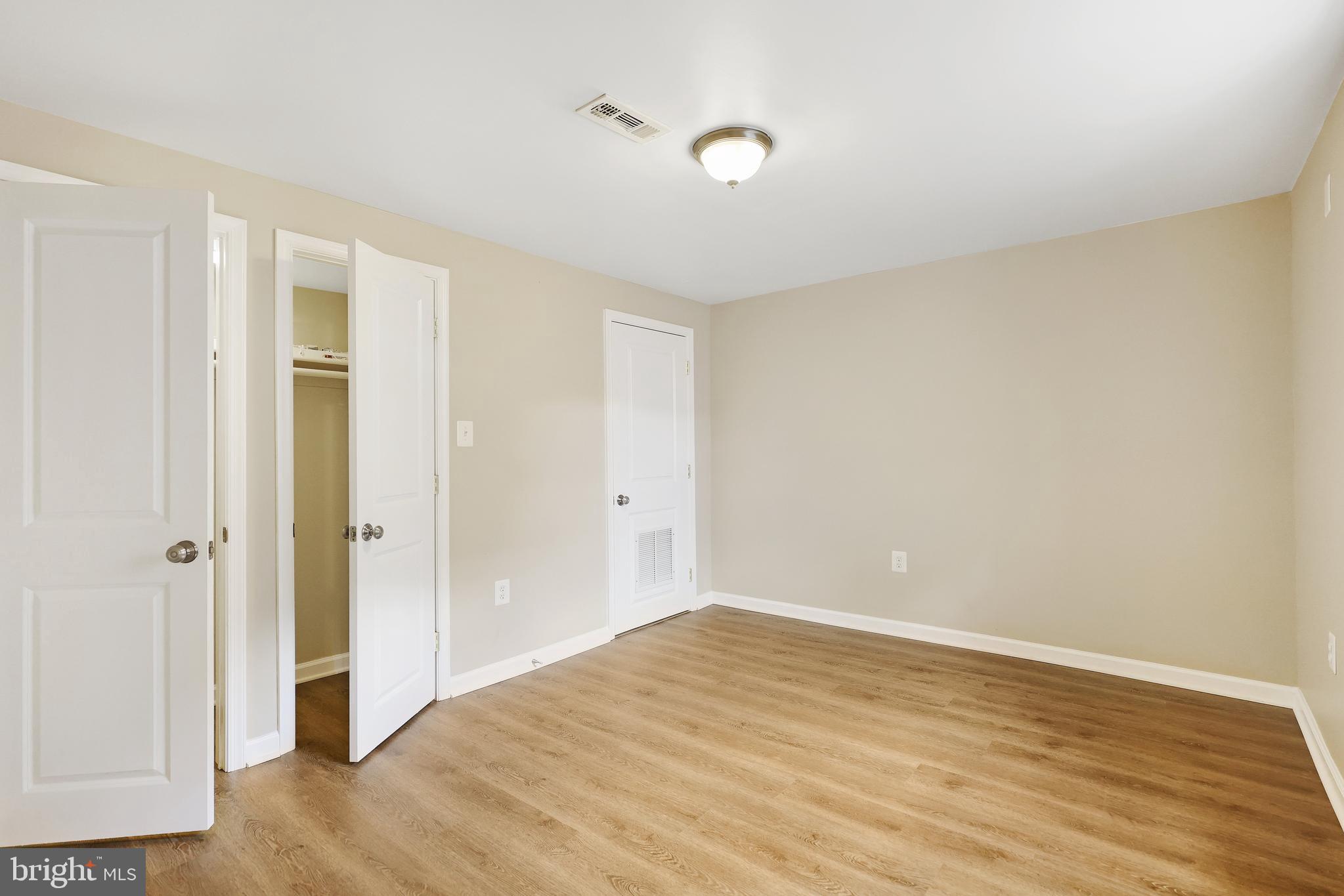 5726 N KINGS HIGHWAY