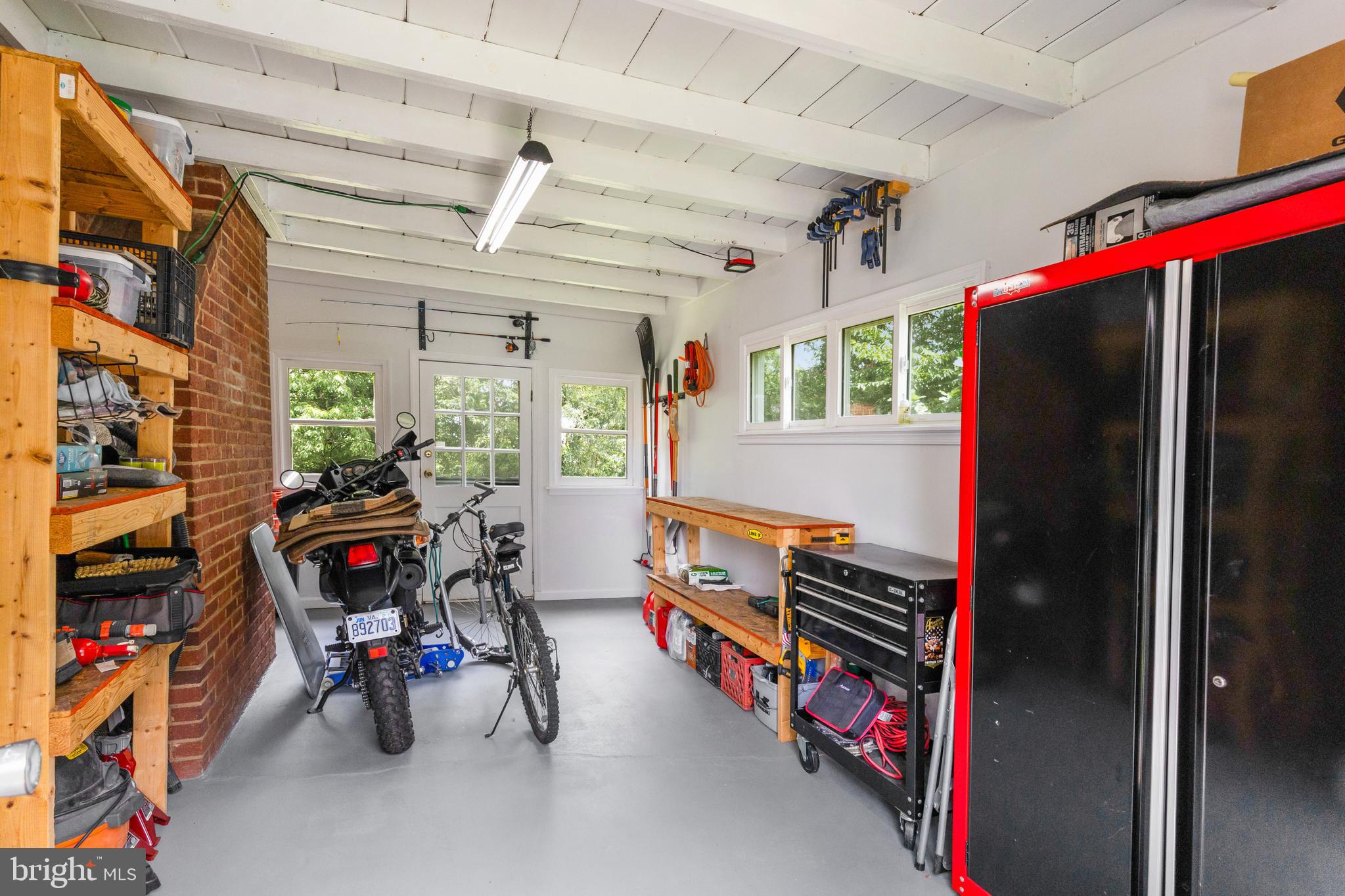 5726 N KINGS HIGHWAY