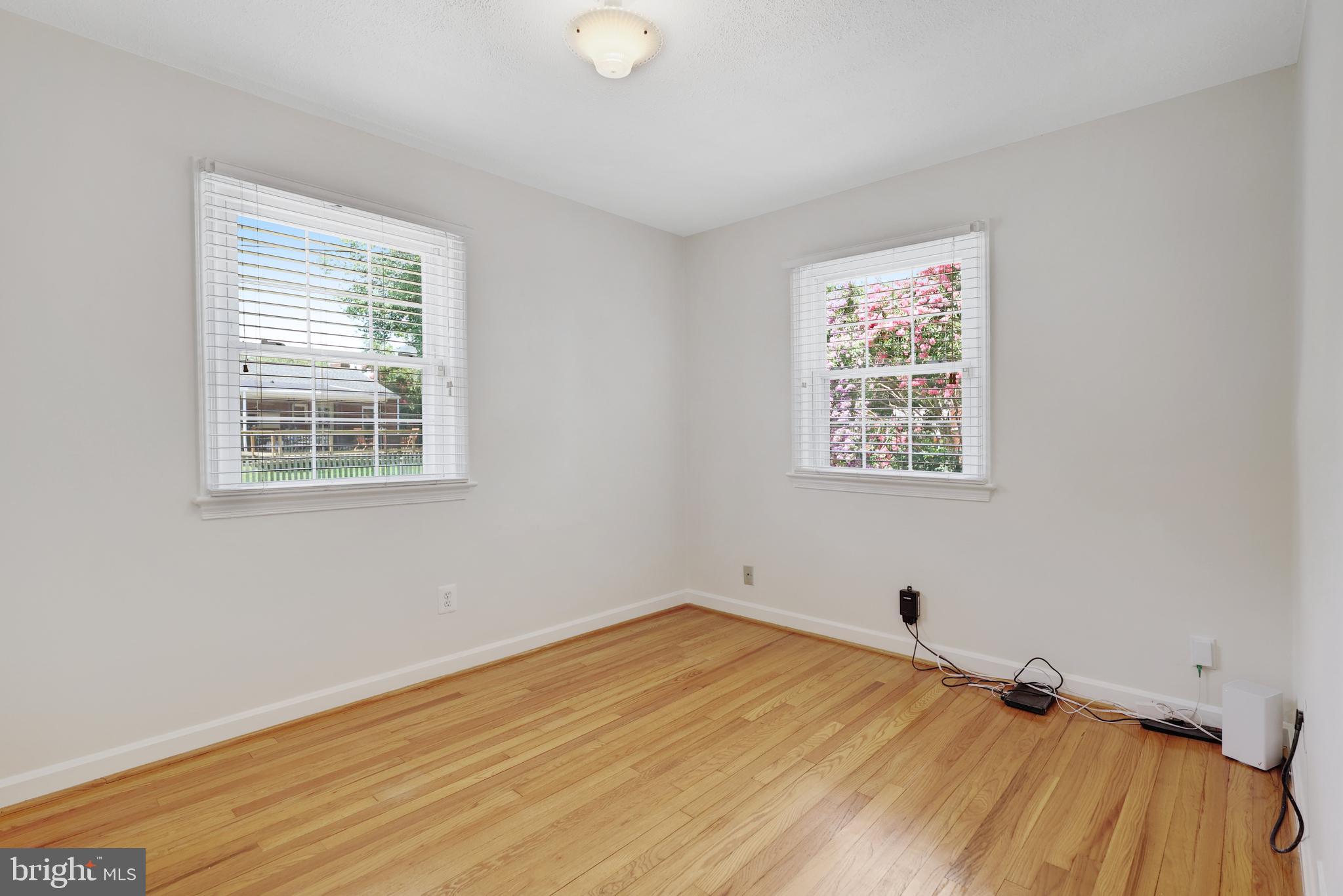 5726 N KINGS HIGHWAY