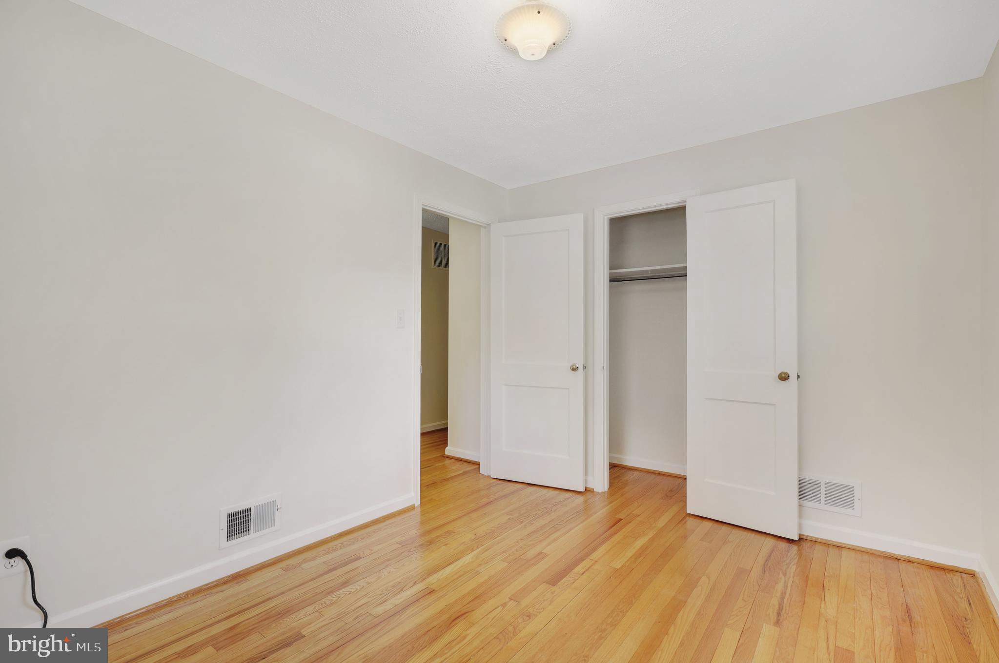 5726 N KINGS HIGHWAY