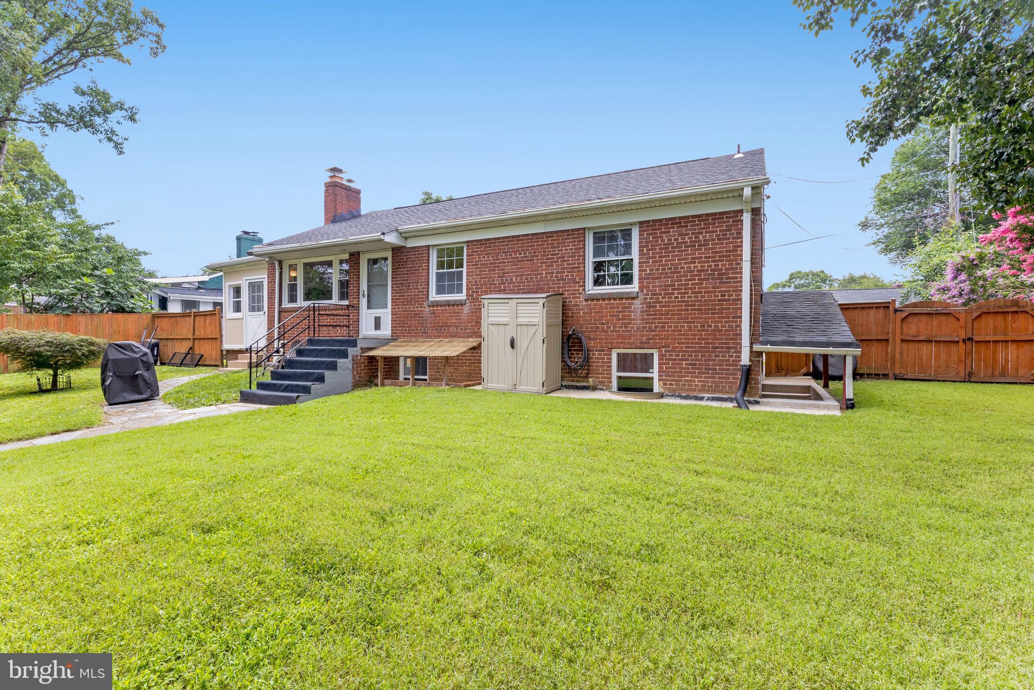 5726 N KINGS HIGHWAY