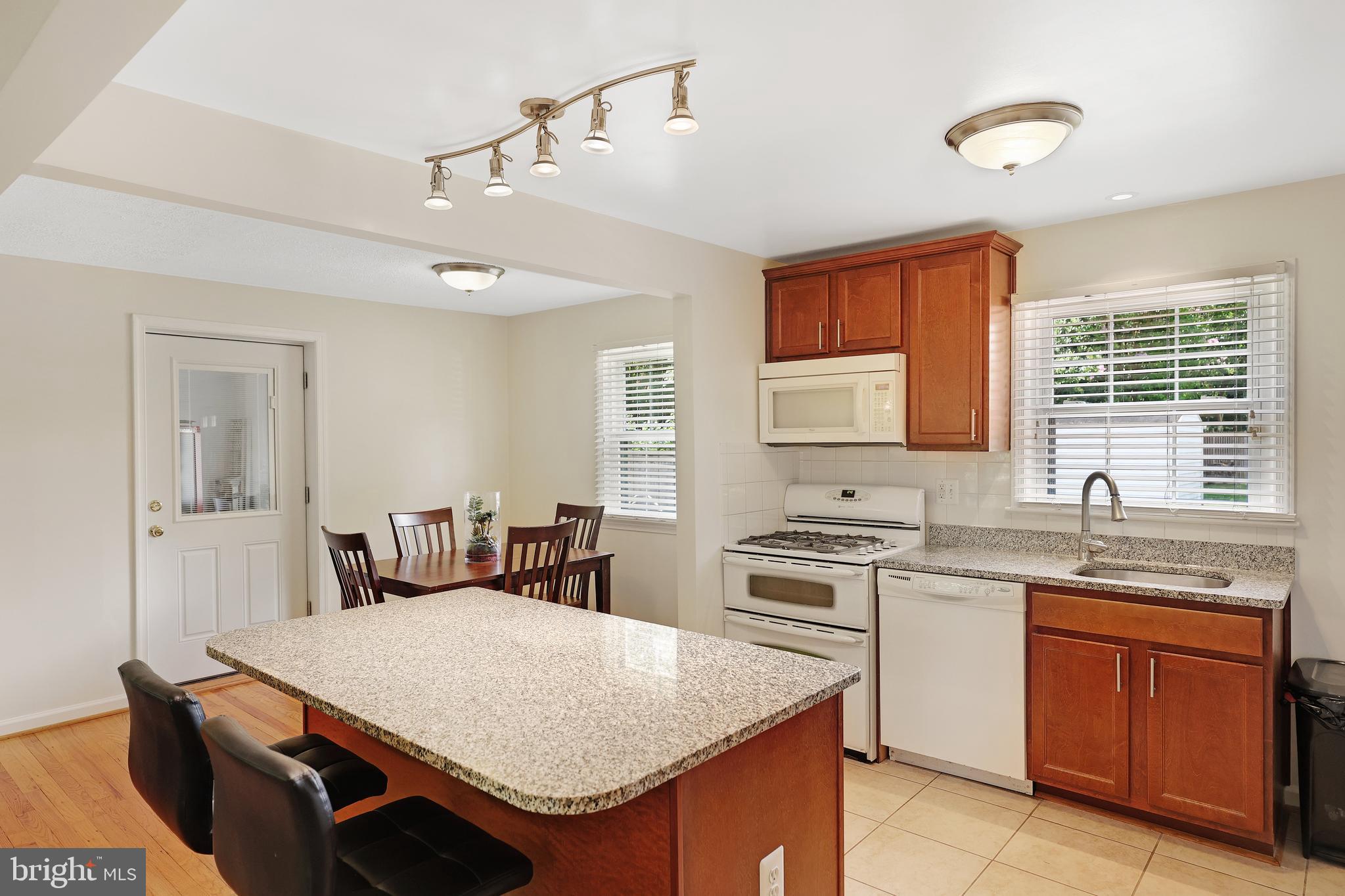 5726 N KINGS HIGHWAY