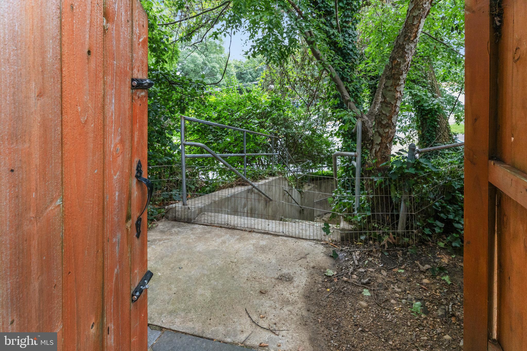 5726 N KINGS HIGHWAY