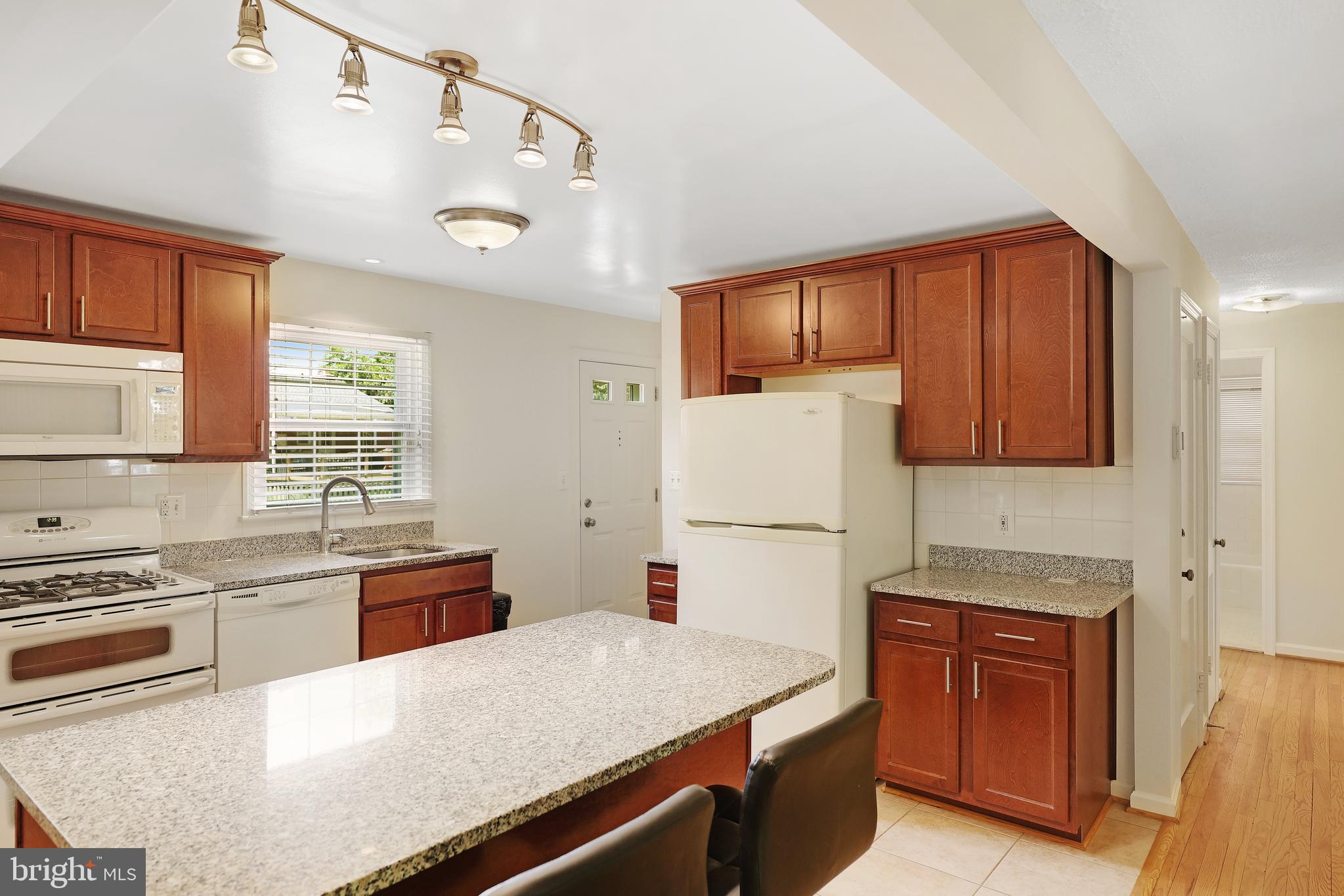 5726 N KINGS HIGHWAY