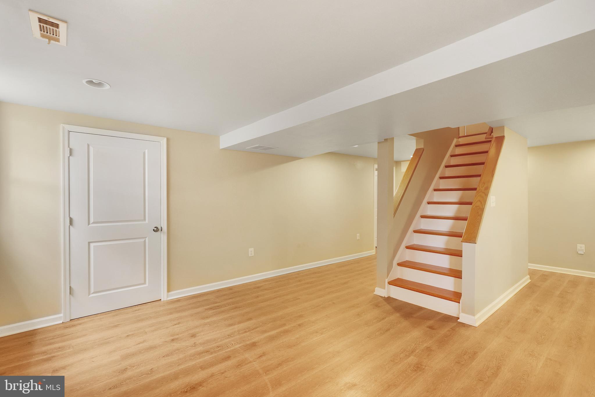 5726 N KINGS HIGHWAY