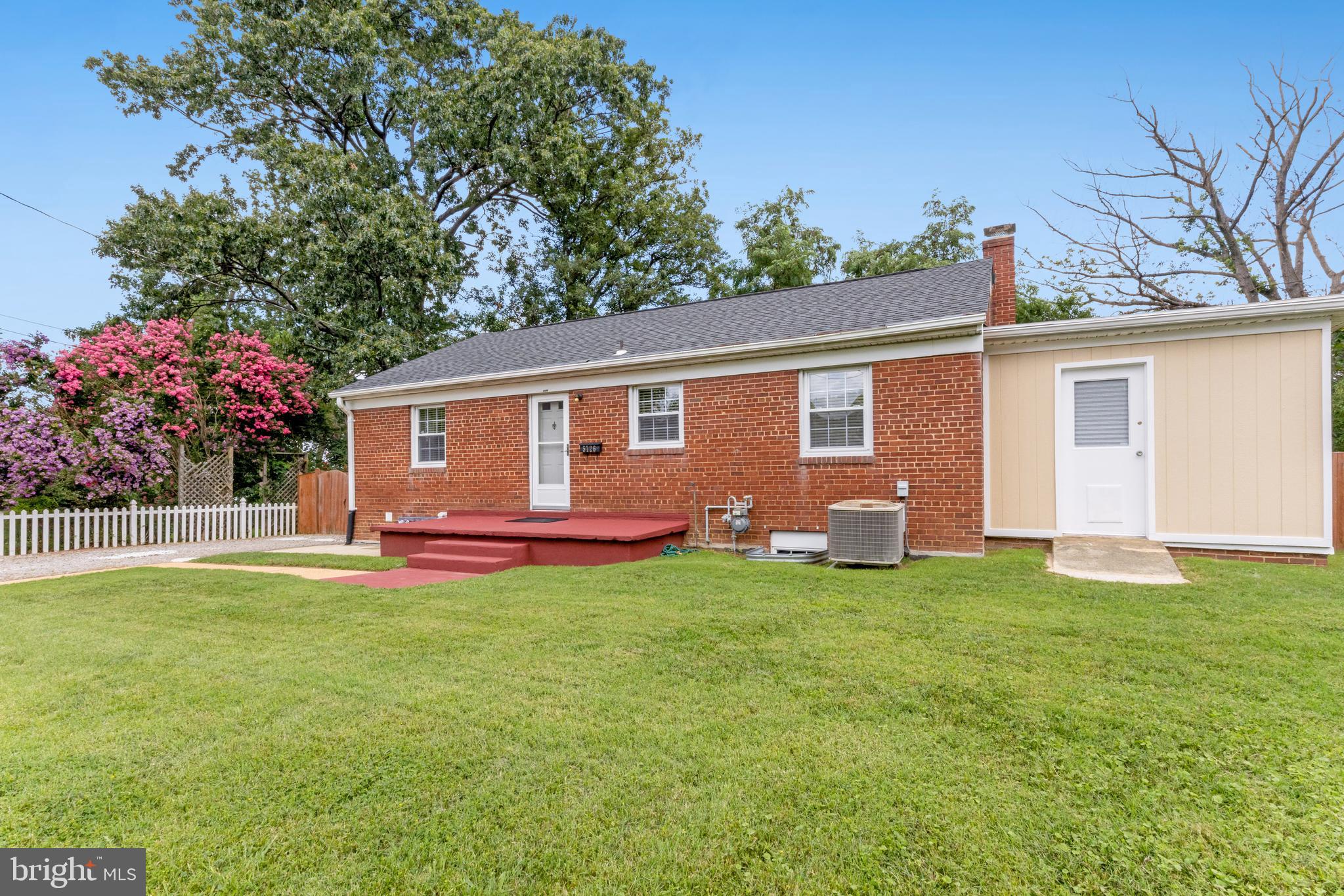 5726 N KINGS HIGHWAY