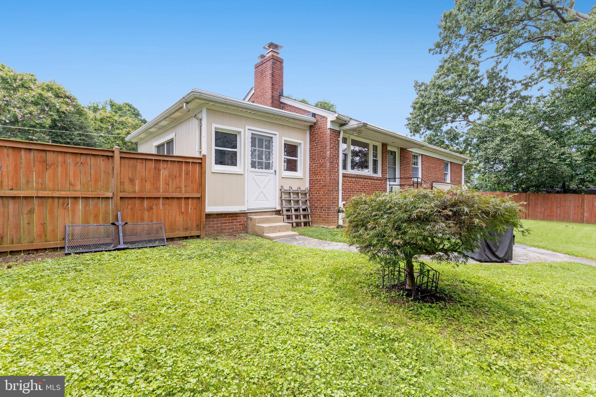 5726 N KINGS HIGHWAY