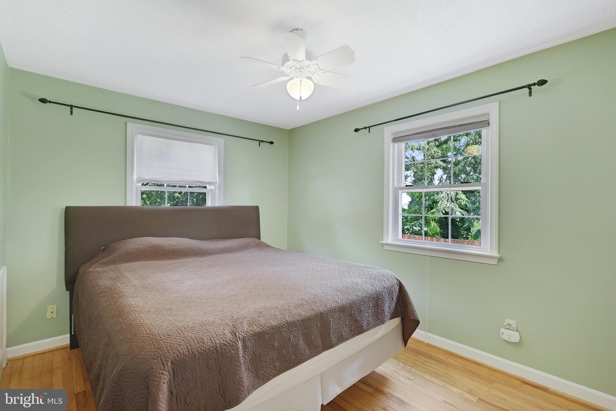 5726 N KINGS HIGHWAY