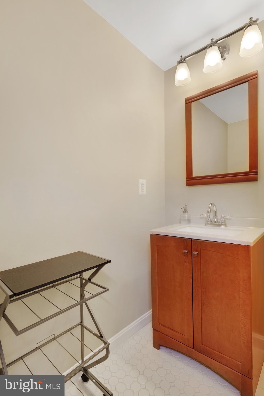 5726 N KINGS HIGHWAY